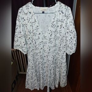 Women's White Floral V-Neck Midi Dress With Pockets, New Without Tags. Size XXL